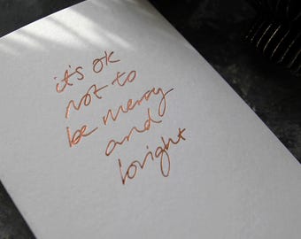 Está bien no ser feliz y alegre: tarjeta navideña de lujo estampada a mano