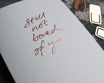 Todavía no estoy aburrido de ti - San Valentín, Aniversario, Tarjeta de amistad frustrada a mano