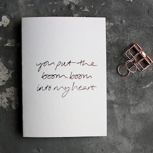 Pones el boom boom en mi corazón - tarjeta de San Valentín, amistad, amor, pensamiento de ti, aniversario, novio, tarjeta de novia