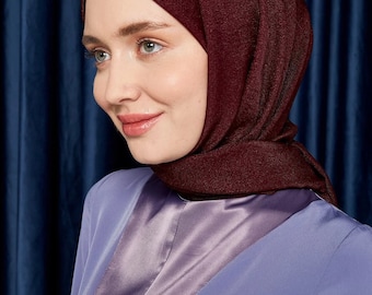 Luxe effen hijabsjaal: elegante omslagdoek met glanzend brokaat