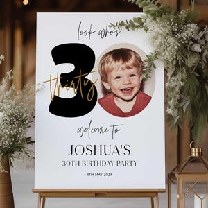 Look Who&#39;s 30 Welcome Sign with Photo, Modern 30th Birthday Welcome Sign, Personalized 30th Poster, Editable Party Decor, Printable Sign