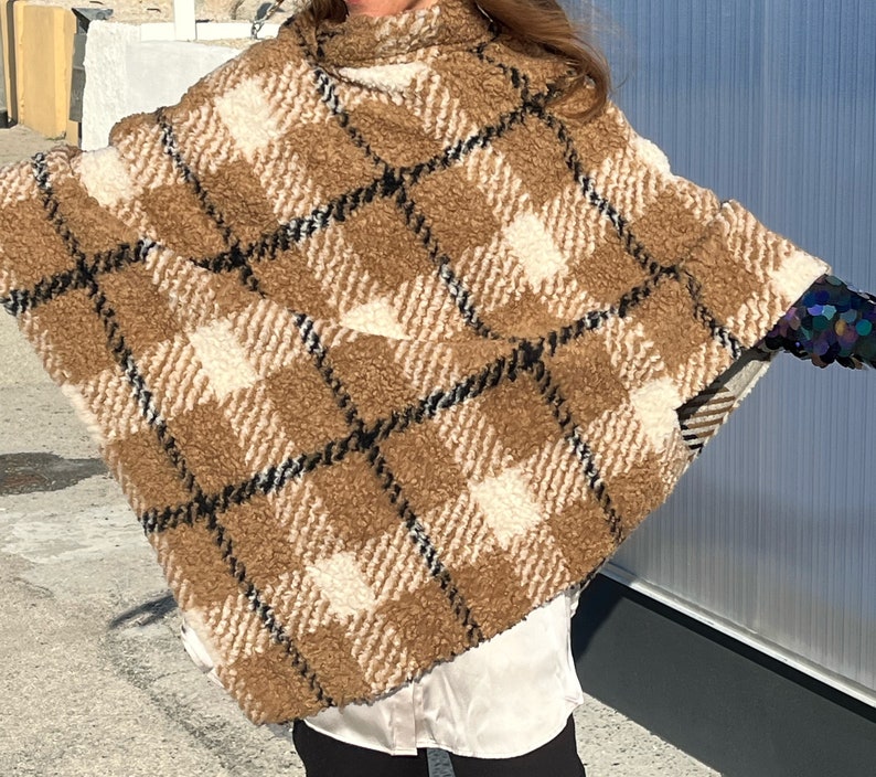 PONCHO ASIMMETRICO BOUCLE Lana-Poncho Lungo Tartan, Poncho Mantella Taglia Unica, Poncho Ampio con Collo , Poncho fatto a mano immagine 5