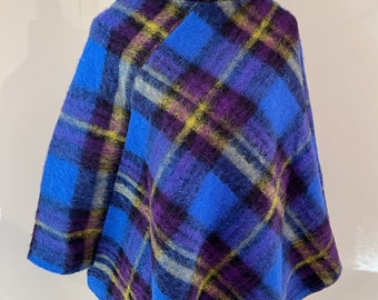 PONCHO EN LAINE TARTAN ASYMÉTRIQUE, Poncho long pour femmes, Poncho Cape taille unique, Poncho large avec col, Poncho pull fait main