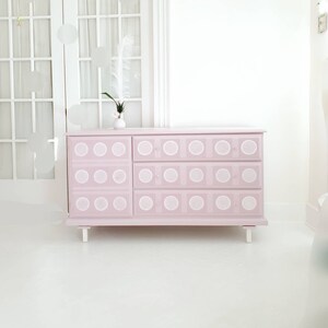 Credenza de cómoda malva de ensueño, rosa, lila, rubor, cómoda vintage, mesa de salón, pastel apagado, cómoda nj nyc