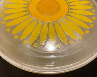 Pyrex Sunflower 475-B 2.5 Quart Covered Caserole Baking Dish! #BV