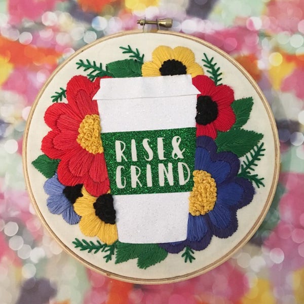 Kaffee Stickrahmen - steigen und Schleifen - glitzernden Blumen handbestickt Zitat