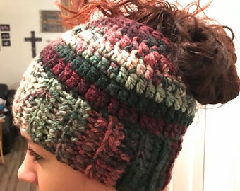 Ponytail hat , messy bun hat, ponytail, messy bun, crochet hat, bun hat, Valentine Day, winter hat, runners hat,gifts, crochet messy bun hat