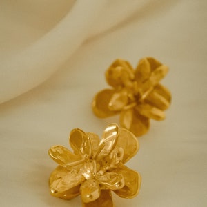 Custom-made Flower Pair of Earrings, Hand-sculpted Sterling Silver 925 Earrings, Flower Gold-vermeil earrings image 7