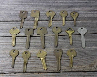 Vintage uncut keys, vintage house/car/door key blanks. Old uncut keys priced individually. Keys, skeleton keys, vintage keys, steampunk