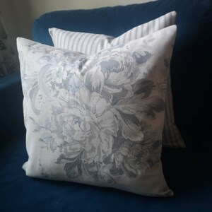 Set di federe per cuscini francesi rettangolari in lino di campagna, grigio beige a righe, fiori di camelia, floreali a righe, naturale, tortora, neutro 50x50