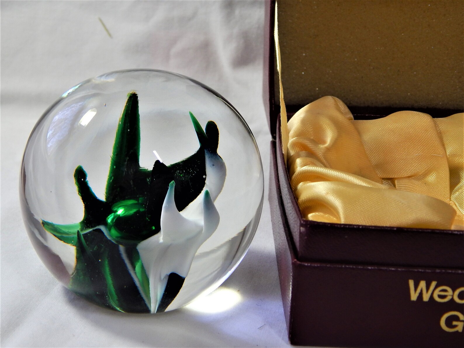 Vintage Wedgwood Glass Globe Paperweight Green White Sea Fern Base