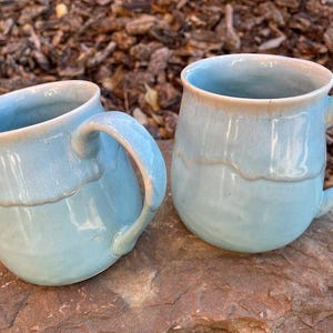 Tasse à café Potters en grès : motif Peaceful Lake Mist Blue Glaze, grande taille 22 oz