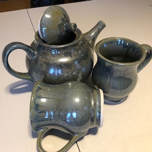 SET: Stoneware T-Pot and 2 Curvy Mugs | Green Trailing Vines | Custom Glazed | Keeps Tea HOT! | Great Gift Idea | Big Savings