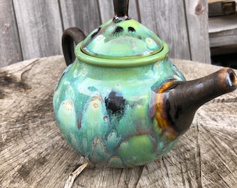 Large Stoneware T-Pot, Funky Jungle Jazz Green Glaze Design, 4 Cup Capacity, Stoneware Keeps Tea HOT!