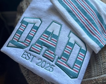 Embroidered Keepsake hospital blanket Dad sweatshirt - Appliqué Mama sweatshirt - Dad Sweatshirt crewneck - personalized new parents gift