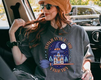 Camisa de bruja camino a la biblioteca - camisa de bruja libro - ropa de libros - lector de libros espeluznante - obsesionado con los libros