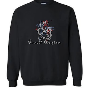 Besticktes Cardiac Krankenschwester Sweatshirt - Go with the Flow Sweatshirt - CVICU Krankenschwester - personalisiertes Krankenschwester Geschenk - CICU Einheit - Herzstation
