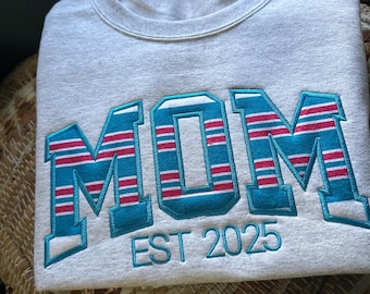 Embroidered hospital blanket Mama sweatshirt - Appliqué Mama sweatshirt - personalize mama crewneck - personalized embroidery gift