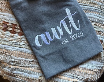 Embroidered Aunt Pregnancy Announcement Short Sleeve Shirt - Aunt EST Date Shirt - Aunt gift - Auntie gift - Soon to be aunt