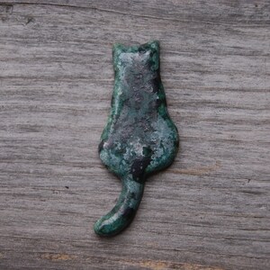 green Cat with a tail fridge magnet.