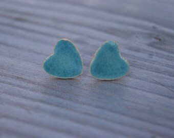 Turquoise hart studs oorbellen, keramische studs, keramische oorbellen, turquoise oorbellen, chirurgisch staal, een van een soort blauwe studs