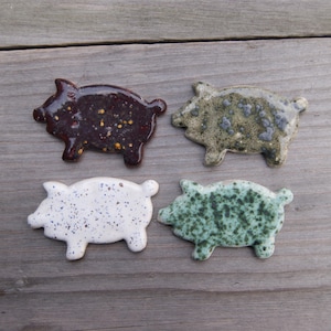 Farm pig magnet, ceramic piggy magnet, simple gift, brown piggy, white piggy, green piggy, kitchen magnet, farm magnet, farm animal gift