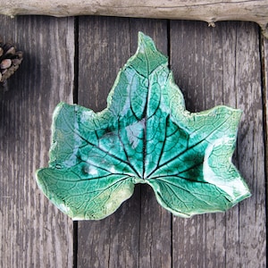 Keramik grünes Blatt, botanische Schale, Keramik Ringschale, Blattschale, Blatt Dekor Schale, botanische Schale, Seifenschale, Teebeutel Halter, T-Light-Halter