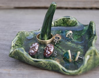 Ceramic leaf ring holder, ceramic jewelry dish, wedding gift for the bride, leaf ring holder, leaves Ring Dish, green ring dish,green holder