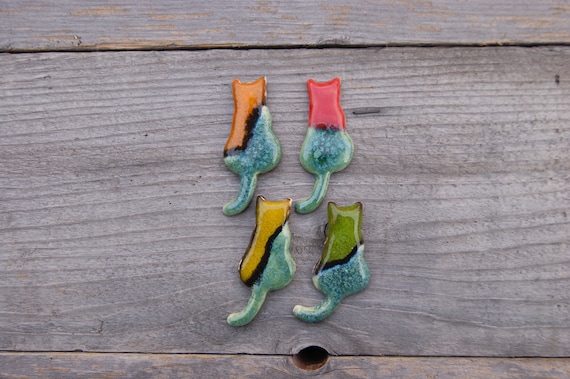 Cat fridge magnet, green cat, aquamarine cat, Ceramic kittens refrigerator magnet, neodymium magnet, ceramic cat magnet, magnet for friend