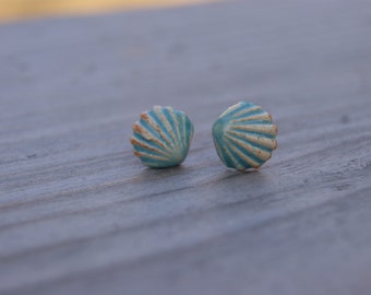 Turquoise schelpen studs oorbellen, keramische studs, keramische turquoise studs, schelpen oorbellen, turquoise oorbellen, chirurgisch staal, schelpen sieraden