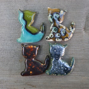 Cute cat broche, Cat PIN, keramische kat, keramische broche, cute broches, zilveren kat, bruine kat, Turquoise kat, keramische kat broche, fun Cat afbeelding 1