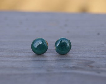 Kleine turquoise keramische stip oorbellen, keramische stud, keramische oorbellen, chirurgische stalen palen, lichtblauwe stud, een van een soort turquoise oorbellen