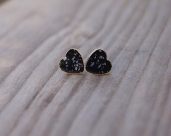 Keramische zwarte hart oorbellen, zwart hart, zwarte keramische studs, keramische oorbellen, zwarte oorbellen, chirurgische stalen palen, zwarte studs