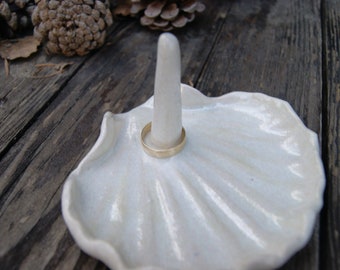 Pearl ring holder, ceramic ring dish, Ring Dish, white jewelry dish , white Ring Dish, Jewelry Holder, white trinket dish, ring plate