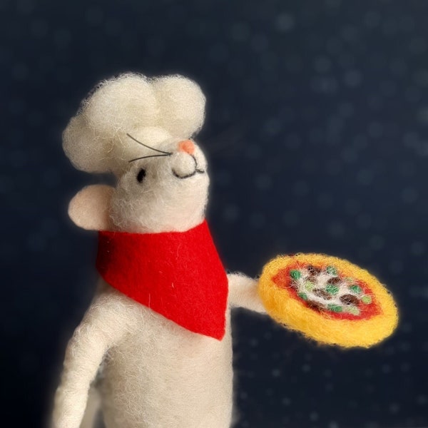 Figurine de souris de chef pizzeria, ornement de souris, cadeau de femme au foyer, jouet souris en laine feutrée, souris miniature en feutre, souris avec une pizza, souris en laine mignonnes