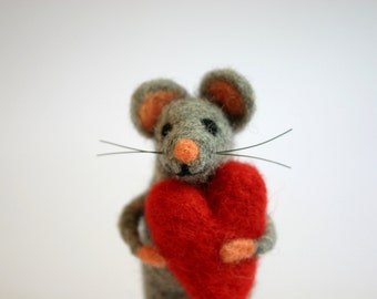 Needle felt mice, Felted mouse with heart, Woodland plush, Amorous mice, Holiday figurine, Felt mice figurine, I love you