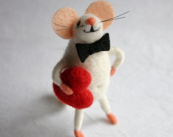 Needle Felted mouse ornament, Felt mice with heart, Amorous mice, Cute woolen mouse, Mouse miniature, Mouse figure, Collectible animal gift