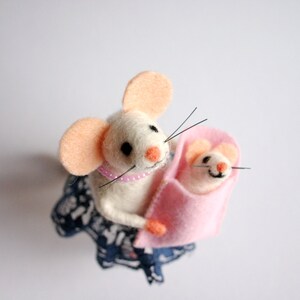 Felt mouse, Mommy and child, Custom family portrait, Needle felt mouse, Miniature mice, Set of felted mouse, Mother and child, Bridal shower image 5