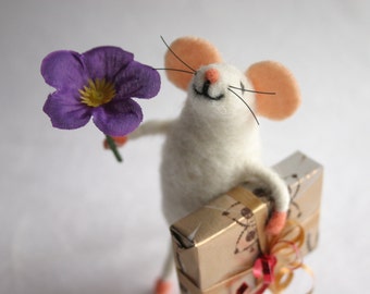 Cute mouse ornament figurine, Mouse gift, Felt miniature mouse, Felt birthday gift, Needle felted mice, Holiday figurine, Felt wool mice