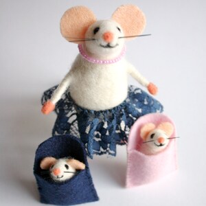 Felt mouse, Mommy and child, Custom family portrait, Needle felt mouse, Miniature mice, Set of felted mouse, Mother and child, Bridal shower image 2