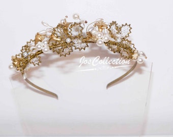 Unique Pearl and gold wire bridal headdress,handmade flowers with delicate gold wire this bridal headpiece,gold tiara to be worn with a veil