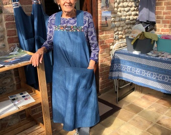 The 'Crafters Longline Apron' -by SMOCK for crafting, sculpting,  painting, pottery and messy crafts.