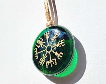 Viking Vegvísir round pendant in emerald green glass 32mm