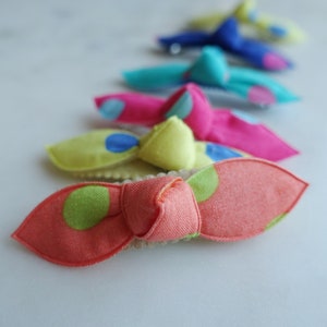 Conjunto de dos (2) clips de presión de lunares, clip de pelo de niña / mini clips de presión / arcos de pelo de niña / accesorios para el cabello de niñas / clips de presión para niños pequeños