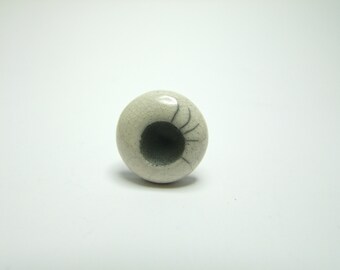 Adjustable ring in white ceramic with unglazed center black and matt.