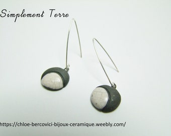 Ceramic earring white Raku clocked(pointed,stuck) by black.