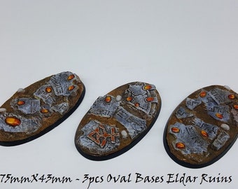 Può includere: Tre basi ovali in miniatura per giochi da tavolo, dipinte per assomigliare a rovine Eldar. Le basi misurano 75 mm x 43 mm e presentano una superficie testurizzata marrone con frammenti di pietra grigia e gemme arancioni.