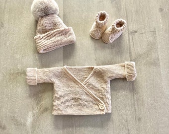 Ensemble 3 pièces brassière bonnet et chaussons tricotés main pour bébé de la naissance à 3 mois