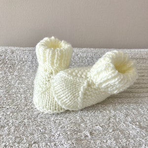 Faux fur pompom hat and baby slippers set image 3