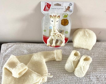 Box naissance coffret naissance, tricoté main brassière bonnet chaussons  et jouet Sophie la girafe